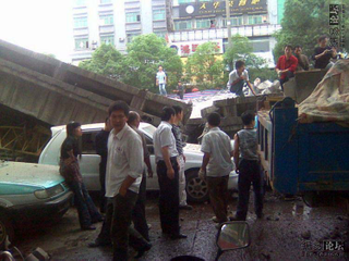 Illustration for article titled Chinese Bridge Collapse Kills Nine, Incites Local Outrage